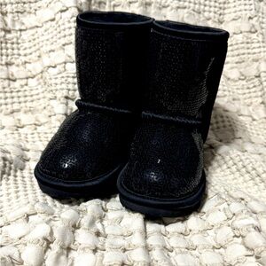 UGG Toddler Classic Short Chunky Sequin Pull-On Booties